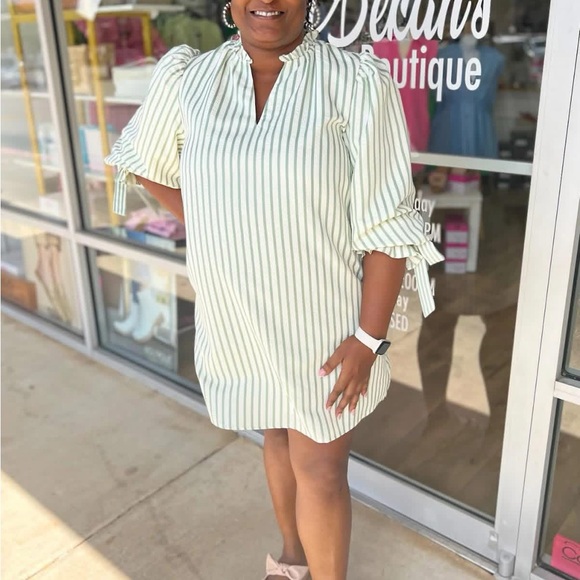 Entro Green Striped V-Neck Shift Dress - Picture 8 of 10